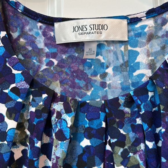 JONES STUDIO bold color sleeveless top - Picture 2 of 4